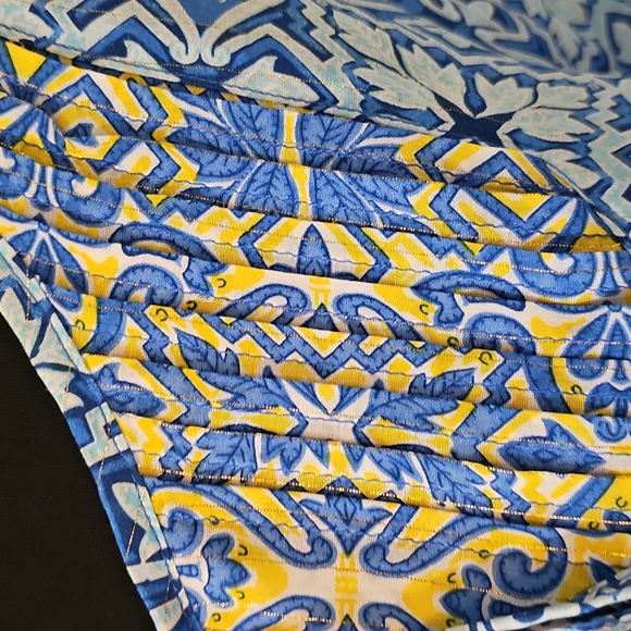 Top - Picture 7 of 16